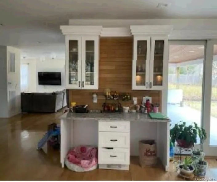 67 Squiretown Road, Southampton, New York 11946