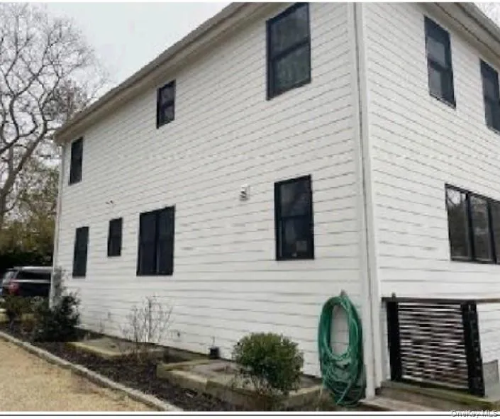 67 Squiretown Road, Southampton, New York 11946