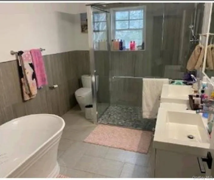67 Squiretown Road, Southampton, New York 11946