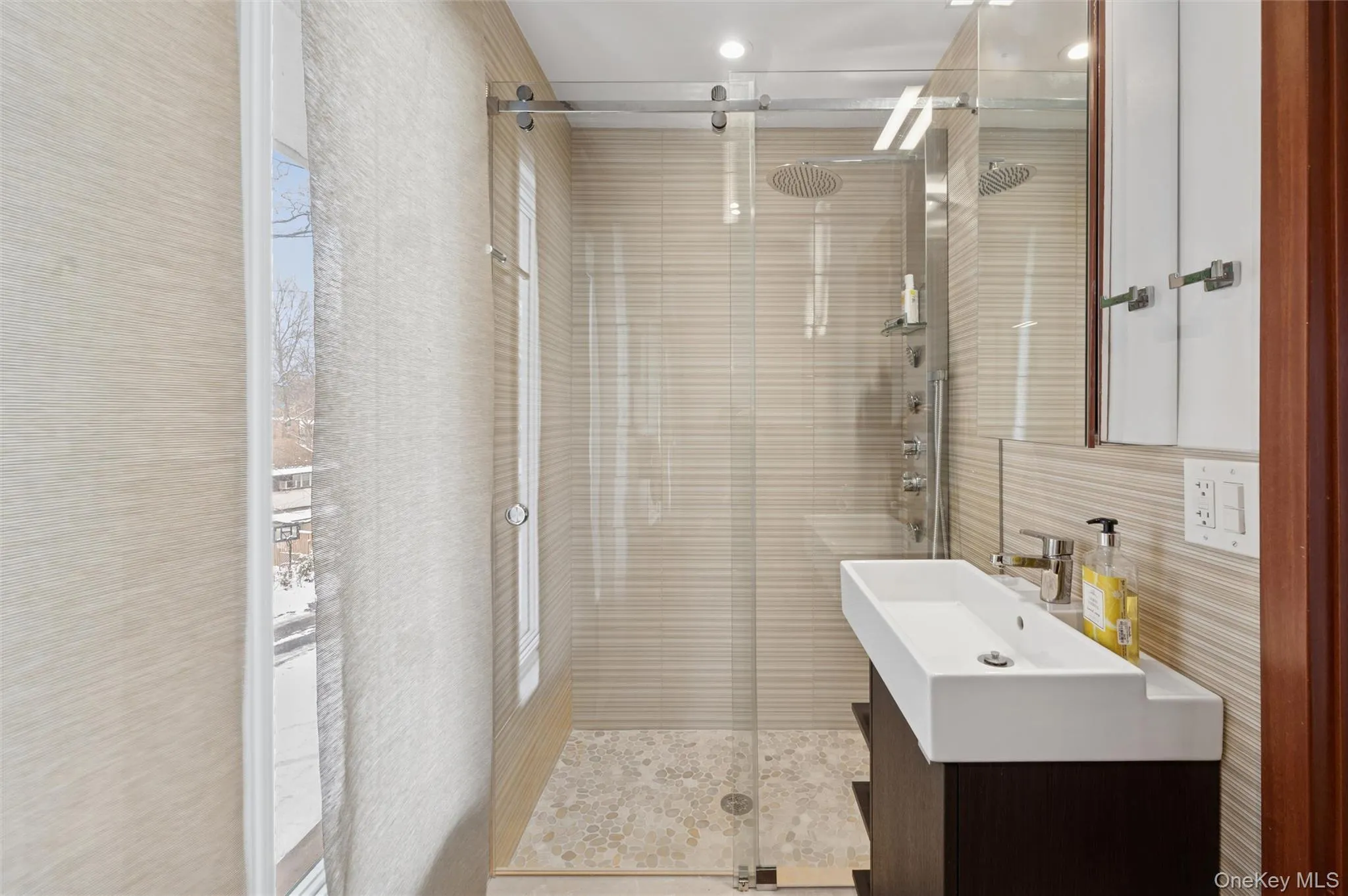 383 254th Street, New York, NY, 4 Bedrooms Bedrooms, 7 Rooms Rooms,3 BathroomsBathrooms,Residential,For Rent,254th,0,954990 383 254th Street, New York, NY, 4 Bedrooms Bedrooms, 7 Rooms Rooms,3 BathroomsBathrooms,Residential,For Rent,254th,0,954990