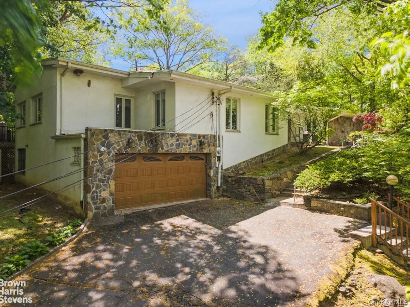 383 254th Street, New York, NY, 4 Bedrooms Bedrooms, 7 Rooms Rooms,3 BathroomsBathrooms,Residential,For Rent,254th,0,954990 383 254th Street, New York, NY, 4 Bedrooms Bedrooms, 7 Rooms Rooms,3 BathroomsBathrooms,Residential,For Rent,254th,0,954990