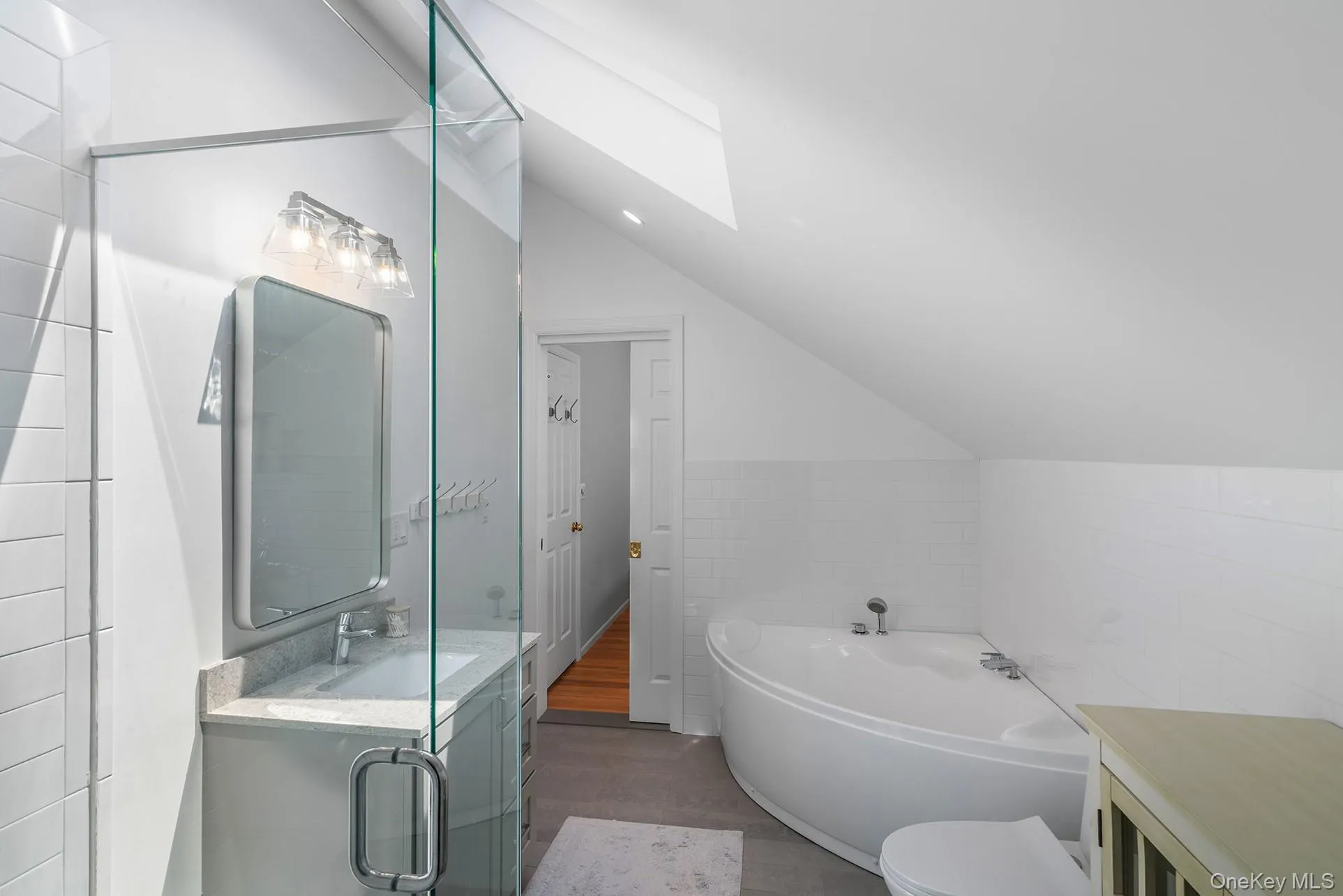 97 Spring Close Highway, East Hampton, NY, 4 Bedrooms Bedrooms, 16 Rooms Rooms,4 BathroomsBathrooms,Residential,For Rent,Spring Close,0,954992 97 Spring Close Highway, East Hampton, NY, 4 Bedrooms Bedrooms, 16 Rooms Rooms,4 BathroomsBathrooms,Residential,For Rent,Spring Close,0,954992