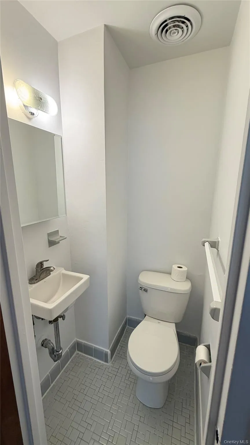 6046 69th Place, New York, NY, 3 Bedrooms Bedrooms, 6 Rooms Rooms,1 BathroomBathrooms,Residential Lease,For Rent,69th,0,955020 6046 69th Place, New York, NY, 3 Bedrooms Bedrooms, 6 Rooms Rooms,1 BathroomBathrooms,Residential Lease,For Rent,69th,0,955020
