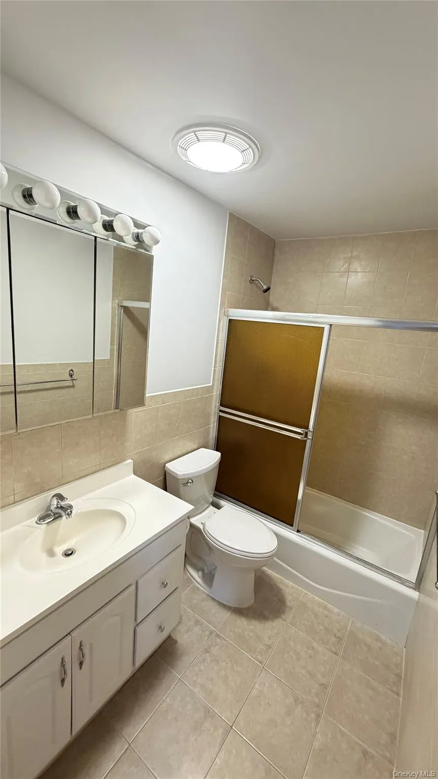 6046 69th Place, New York, NY, 3 Bedrooms Bedrooms, 6 Rooms Rooms,1 BathroomBathrooms,Residential Lease,For Rent,69th,0,955020 6046 69th Place, New York, NY, 3 Bedrooms Bedrooms, 6 Rooms Rooms,1 BathroomBathrooms,Residential Lease,For Rent,69th,0,955020