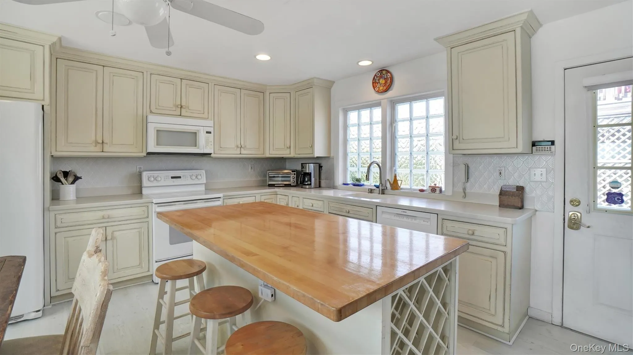 431 Dune Road, Southampton, NY, 4 Bedrooms Bedrooms, 12 Rooms Rooms,4 BathroomsBathrooms,Residential,For Rent,Dune Road,0,955028 431 Dune Road, Southampton, NY, 4 Bedrooms Bedrooms, 12 Rooms Rooms,4 BathroomsBathrooms,Residential,For Rent,Dune Road,0,955028