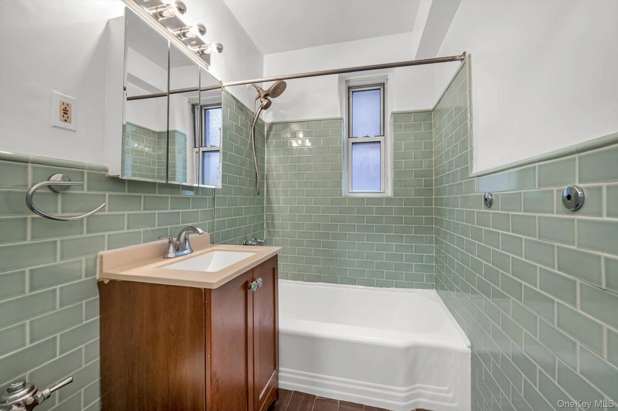 2080 Barnes Avenue, New York, NY, 1 Bedroom Bedrooms, 4 Rooms Rooms,1 BathroomBathrooms,Residential,For Rent,Barnes,0,955055 2080 Barnes Avenue, New York, NY, 1 Bedroom Bedrooms, 4 Rooms Rooms,1 BathroomBathrooms,Residential,For Rent,Barnes,0,955055