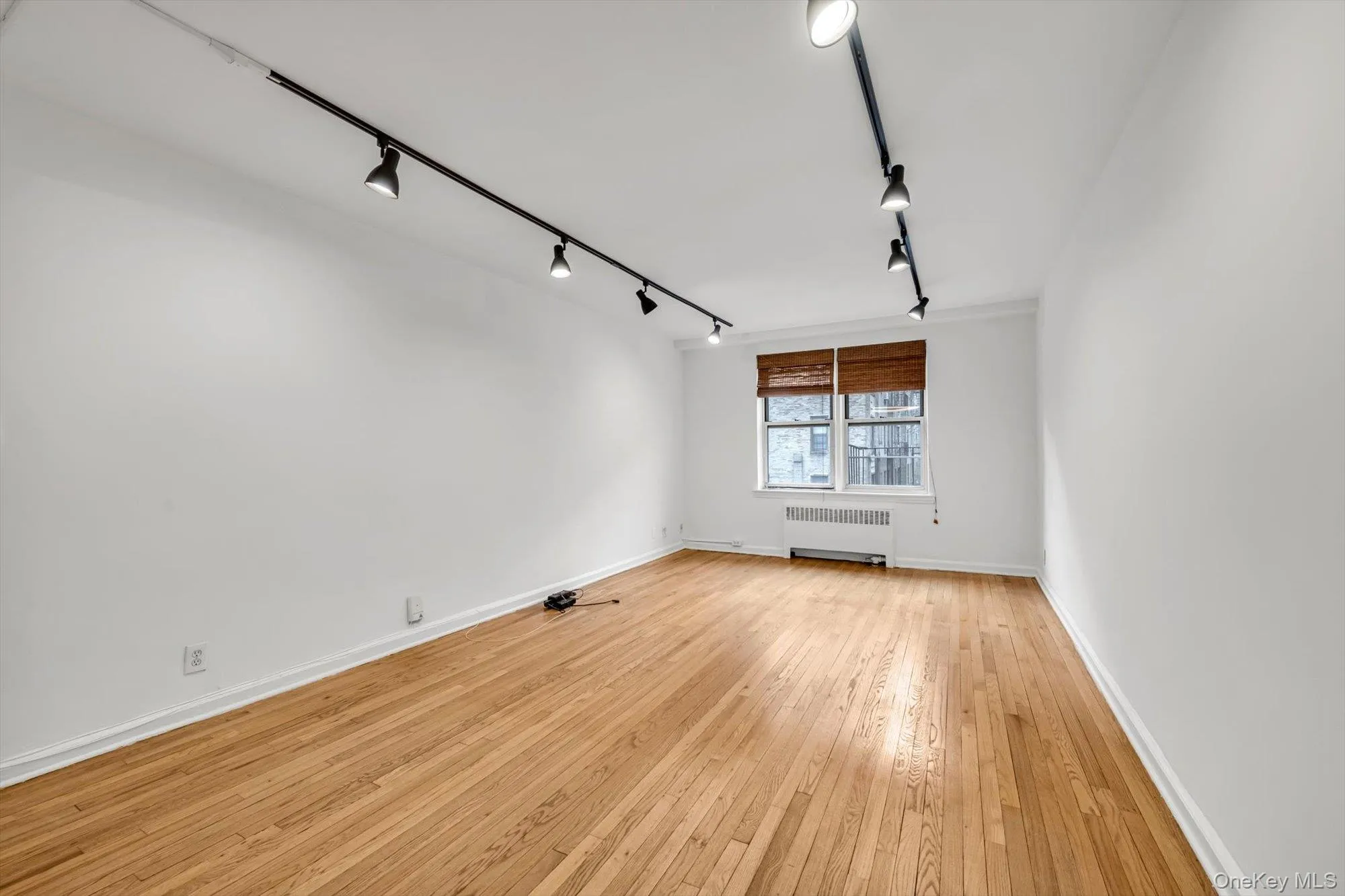 2080 Barnes Avenue, New York, NY, 1 Bedroom Bedrooms, 4 Rooms Rooms,1 BathroomBathrooms,Residential,For Rent,Barnes,0,955055 2080 Barnes Avenue, New York, NY, 1 Bedroom Bedrooms, 4 Rooms Rooms,1 BathroomBathrooms,Residential,For Rent,Barnes,0,955055
