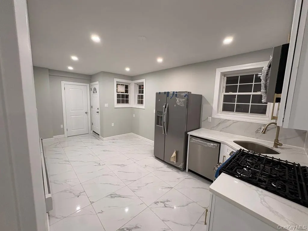 2819 Schurz Avenue, New York, NY, 3 Bedrooms Bedrooms, 6 Rooms Rooms,1 BathroomBathrooms,Residential Lease,Idx,Schurz,0,955147 2819 Schurz Avenue, New York, NY, 3 Bedrooms Bedrooms, 6 Rooms Rooms,1 BathroomBathrooms,Residential Lease,Idx,Schurz,0,955147