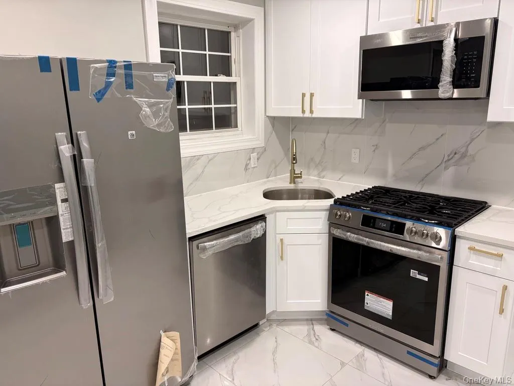 2819 Schurz Avenue, New York, NY, 3 Bedrooms Bedrooms, 6 Rooms Rooms,1 BathroomBathrooms,Residential Lease,Idx,Schurz,0,955147 2819 Schurz Avenue, New York, NY, 3 Bedrooms Bedrooms, 6 Rooms Rooms,1 BathroomBathrooms,Residential Lease,Idx,Schurz,0,955147