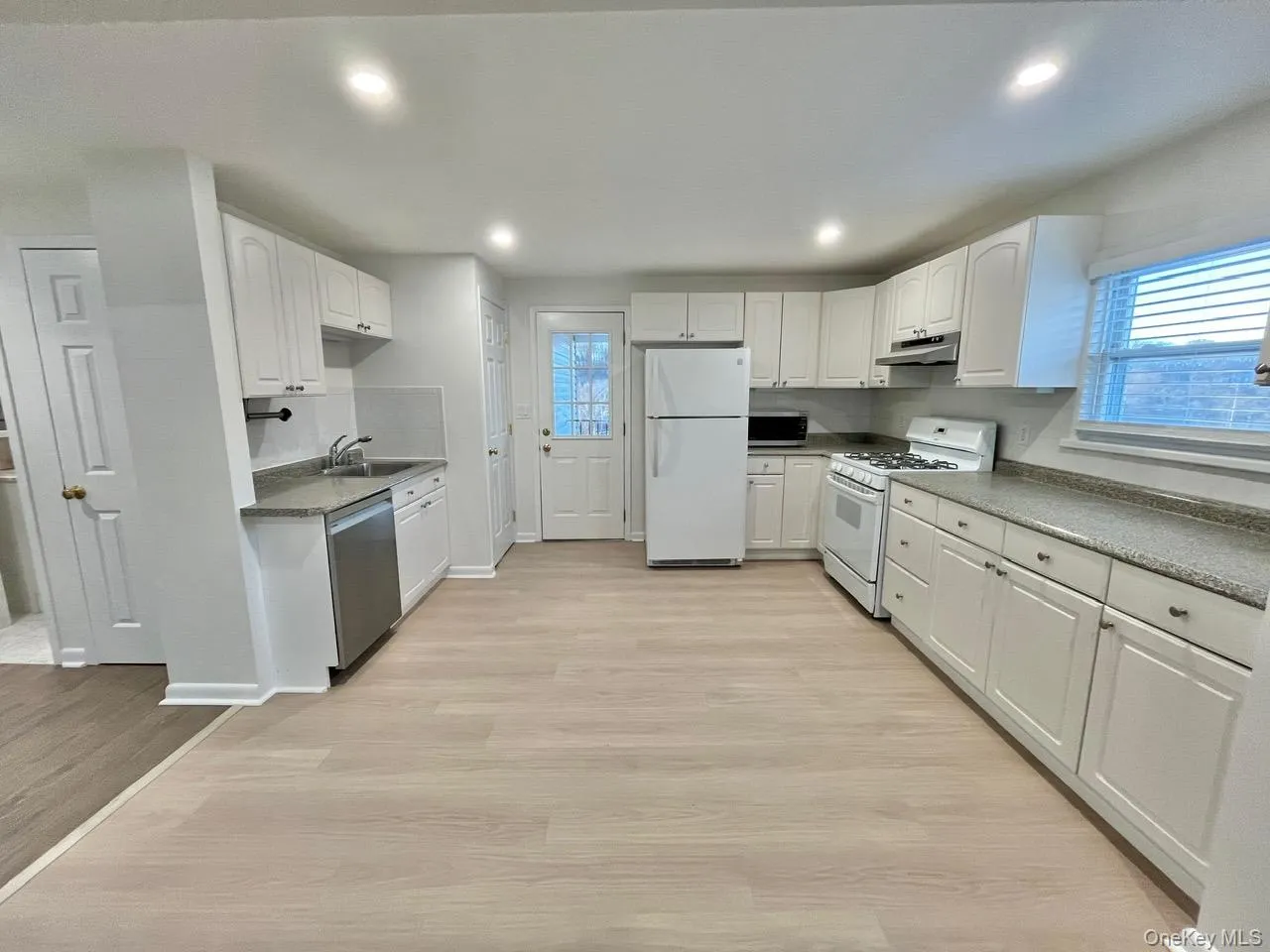 103 Bennett Avenue, Yonkers, NY, 3 Bedrooms Bedrooms, 4 Rooms Rooms,2 BathroomsBathrooms,Residential Lease,Idx,Bennett,0,955173 103 Bennett Avenue, Yonkers, NY, 3 Bedrooms Bedrooms, 4 Rooms Rooms,2 BathroomsBathrooms,Residential Lease,Idx,Bennett,0,955173