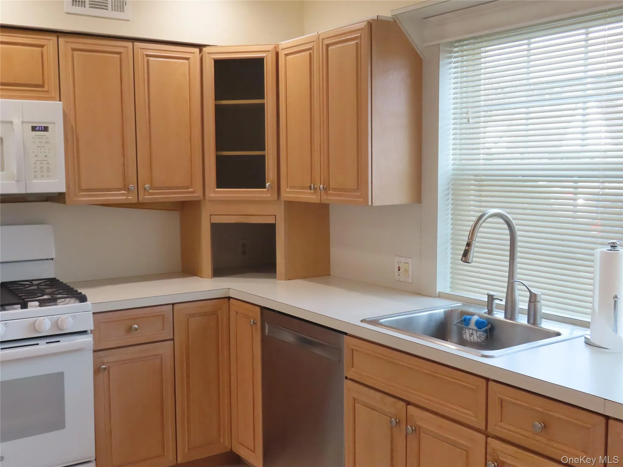 458 Mariners Way, Babylon, NY, 2 Bedrooms Bedrooms, 4 Rooms Rooms,1 BathroomBathrooms,Residential Lease,For Rent,Mariners,0,955201 458 Mariners Way, Babylon, NY, 2 Bedrooms Bedrooms, 4 Rooms Rooms,1 BathroomBathrooms,Residential Lease,For Rent,Mariners,0,955201