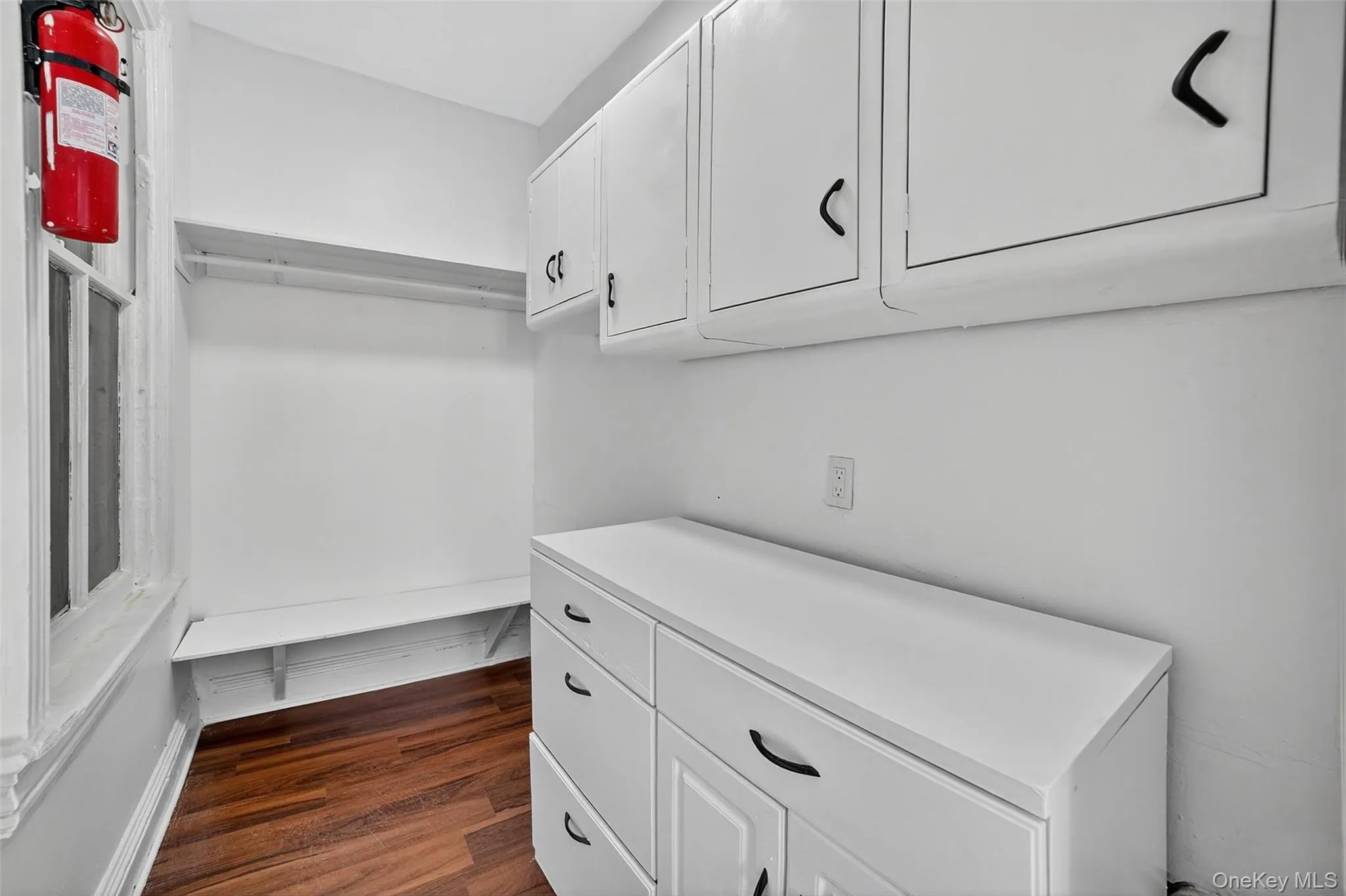 Pantry gives you extra storage for all your goodies! Pantry gives you extra storage for all your goodies!