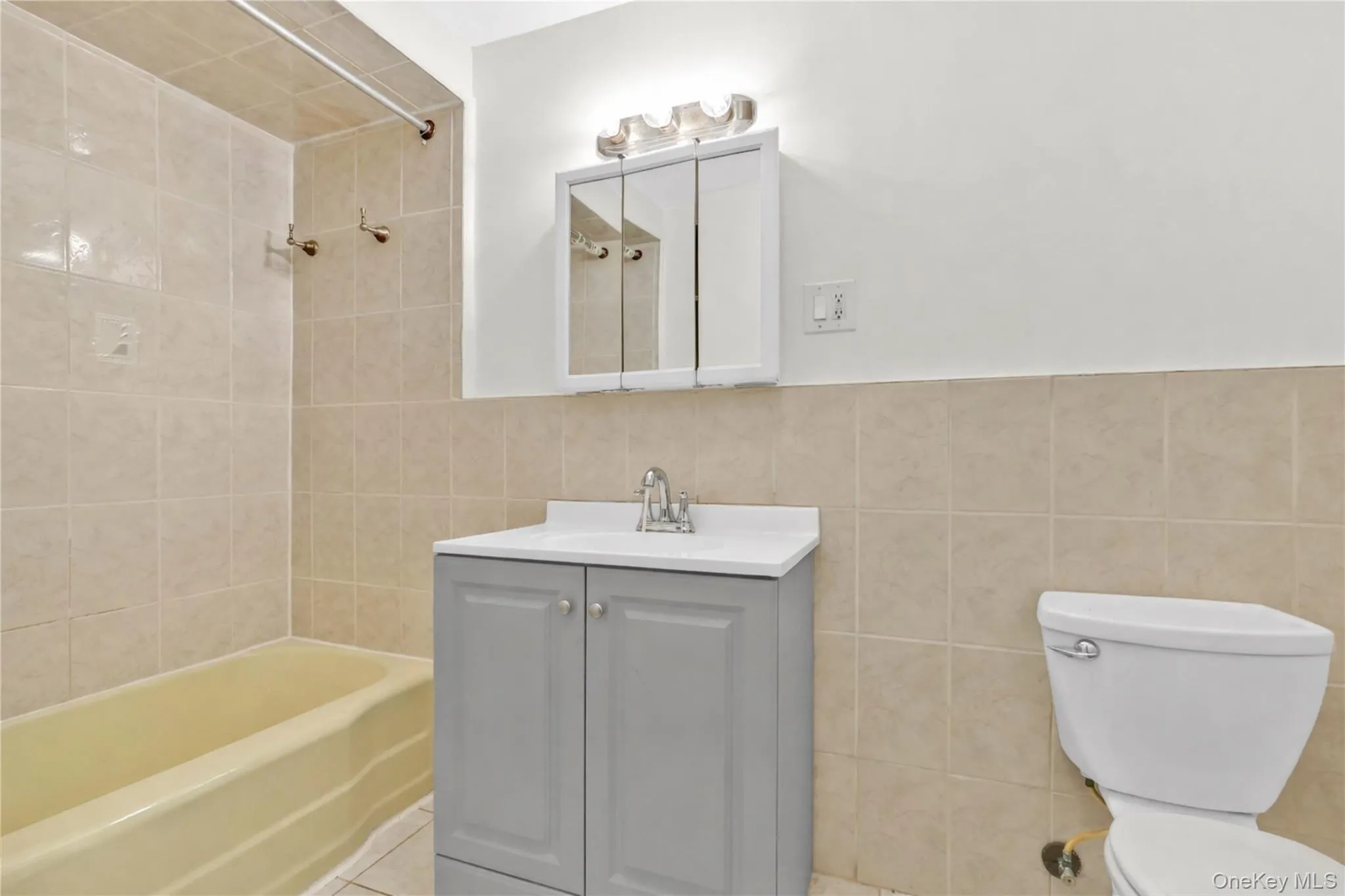 123-16 Hillside Avenue, New York, NY, 3 Bedrooms Bedrooms, 5 Rooms Rooms,1 BathroomBathrooms,Residential Lease,Idx,Hillside,0,955287 123-16 Hillside Avenue, New York, NY, 3 Bedrooms Bedrooms, 5 Rooms Rooms,1 BathroomBathrooms,Residential Lease,Idx,Hillside,0,955287