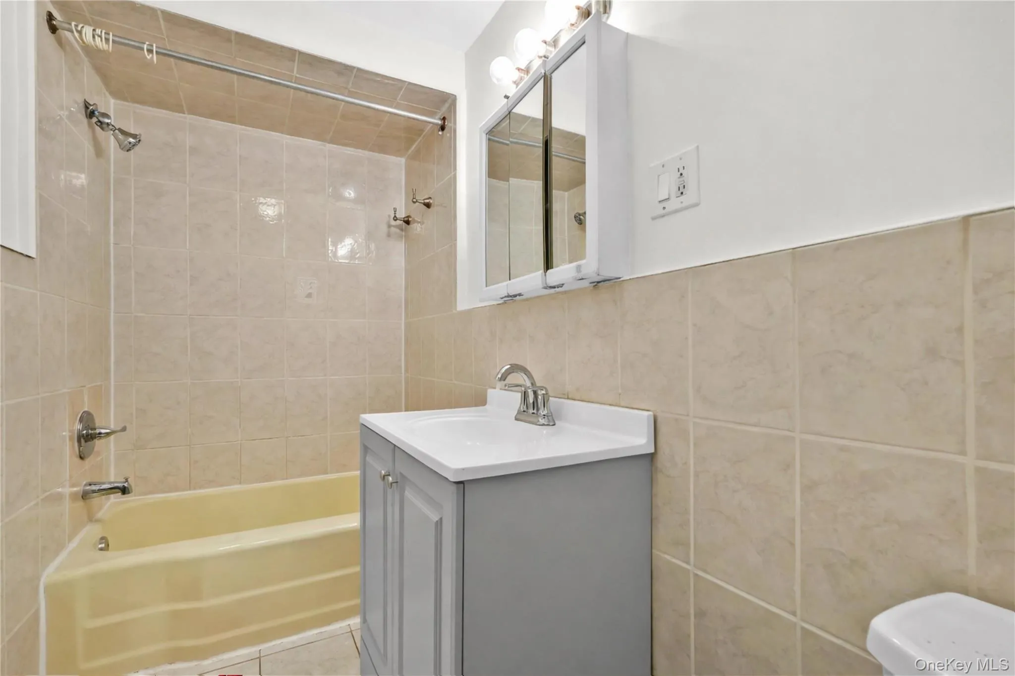 123-16 Hillside Avenue, New York, NY, 3 Bedrooms Bedrooms, 5 Rooms Rooms,1 BathroomBathrooms,Residential Lease,Idx,Hillside,0,955287 123-16 Hillside Avenue, New York, NY, 3 Bedrooms Bedrooms, 5 Rooms Rooms,1 BathroomBathrooms,Residential Lease,Idx,Hillside,0,955287