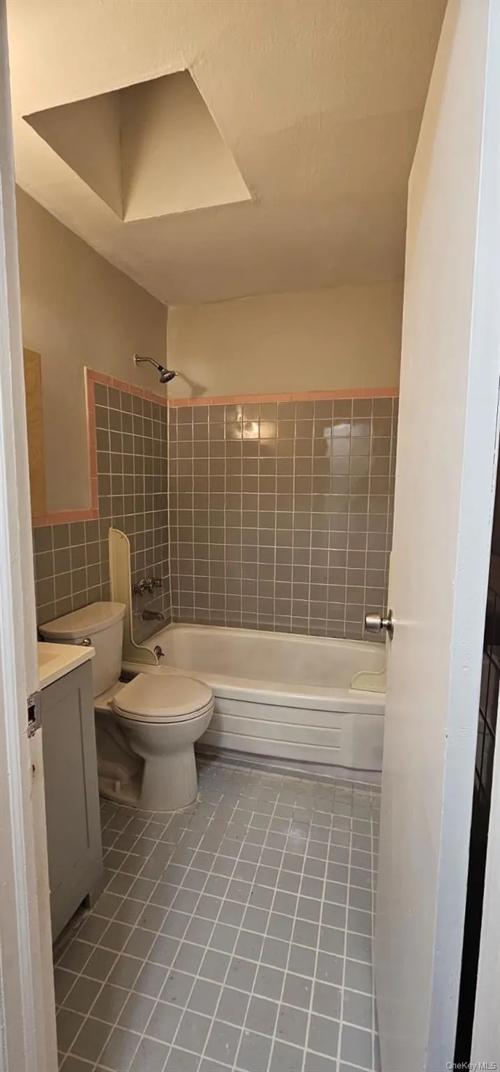 26016 Hillside Avenue, New York, NY, 2 Bedrooms Bedrooms, 5 Rooms Rooms,1 BathroomBathrooms,Residential Lease,For Rent,Hillside,0,955309 26016 Hillside Avenue, New York, NY, 2 Bedrooms Bedrooms, 5 Rooms Rooms,1 BathroomBathrooms,Residential Lease,For Rent,Hillside,0,955309