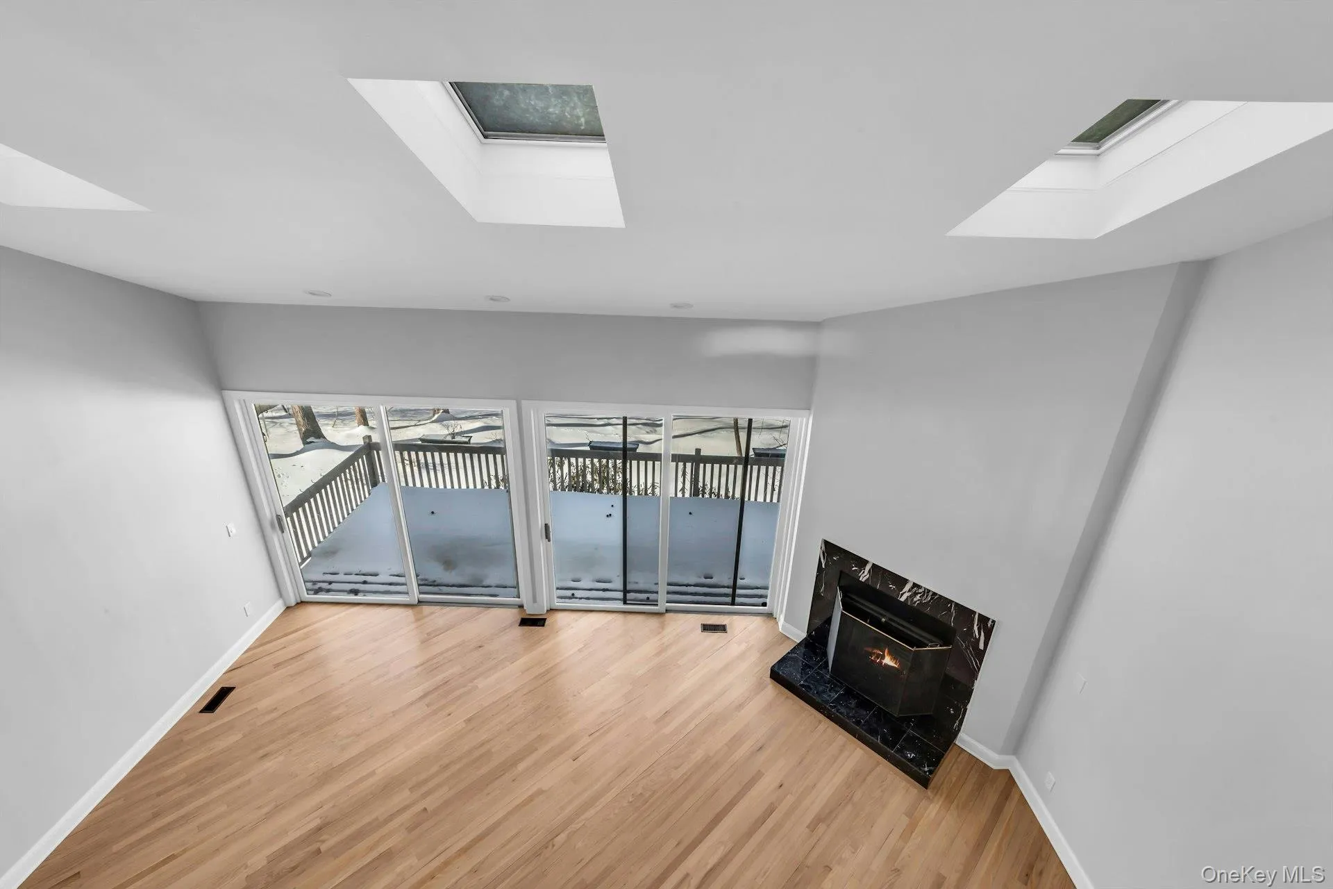 Living with Vaulted ceiling and lots of natural sun light. Living with Vaulted ceiling and lots of natural sun light.
