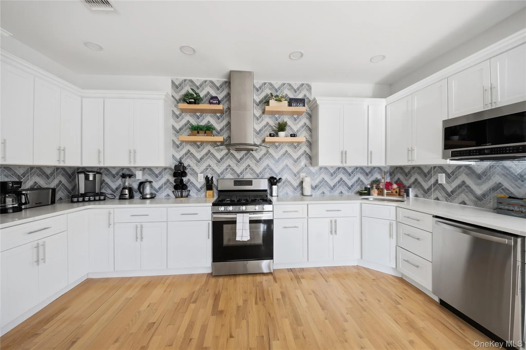 4 Picnic Woods Road, Lloyd, NY, 4 Bedrooms Bedrooms, 8 Rooms Rooms,2 BathroomsBathrooms,Residential,For Rent,Picnic Woods,0,955456 4 Picnic Woods Road, Lloyd, NY, 4 Bedrooms Bedrooms, 8 Rooms Rooms,2 BathroomsBathrooms,Residential,For Rent,Picnic Woods,0,955456