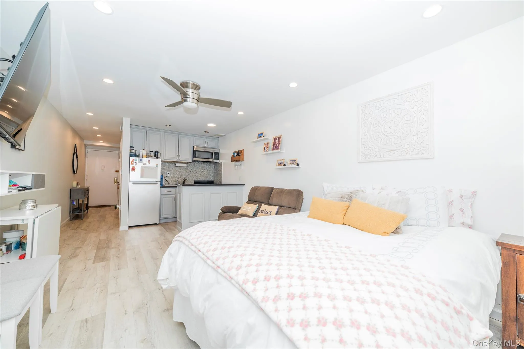 2261 Palmer Avenue, New Rochelle, NY, 2 Rooms Rooms,1 BathroomBathrooms,Residential Lease,For Rent,Palmer,0,955554 2261 Palmer Avenue, New Rochelle, NY, 2 Rooms Rooms,1 BathroomBathrooms,Residential Lease,For Rent,Palmer,0,955554