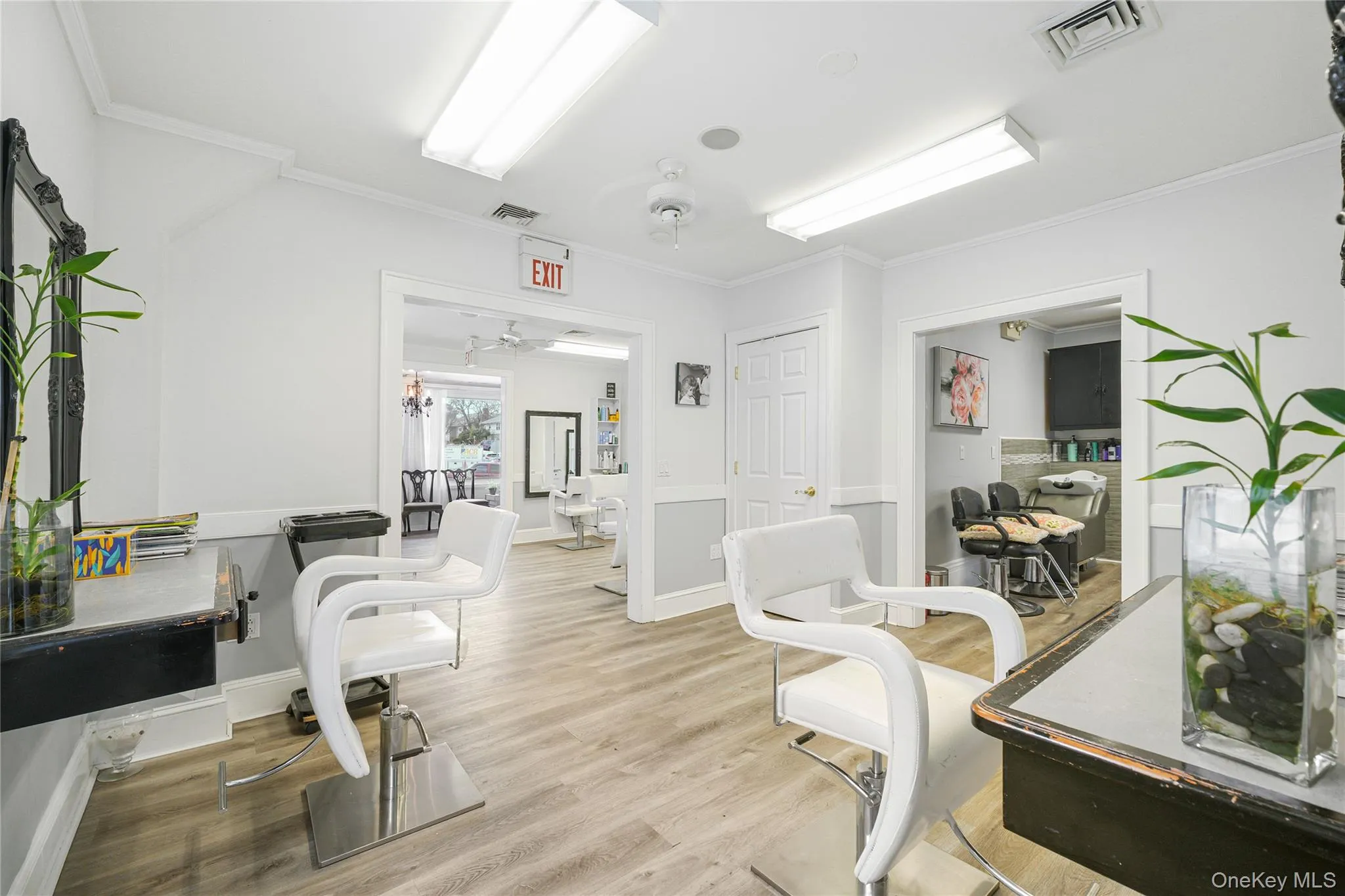 Common area Room, can be used as pictured of as a conference room, private office, dental patient room, etc. Common area Room, can be used as pictured of as a conference room, private office, dental patient room, etc.