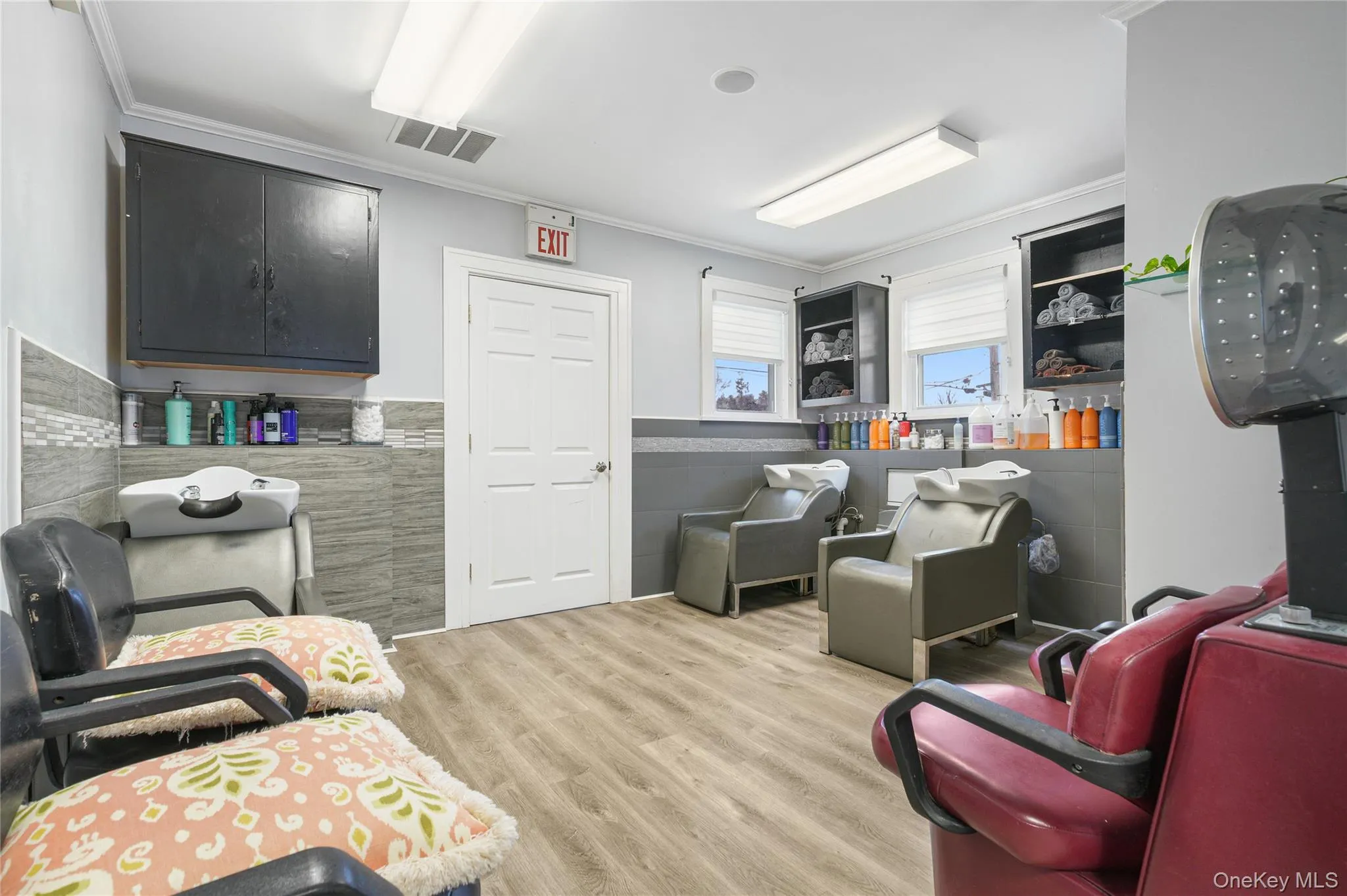 Side Room, can be used as pictured of as a conference room, private office, dental patient room, etc. Side Room, can be used as pictured of as a conference room, private office, dental patient room, etc.