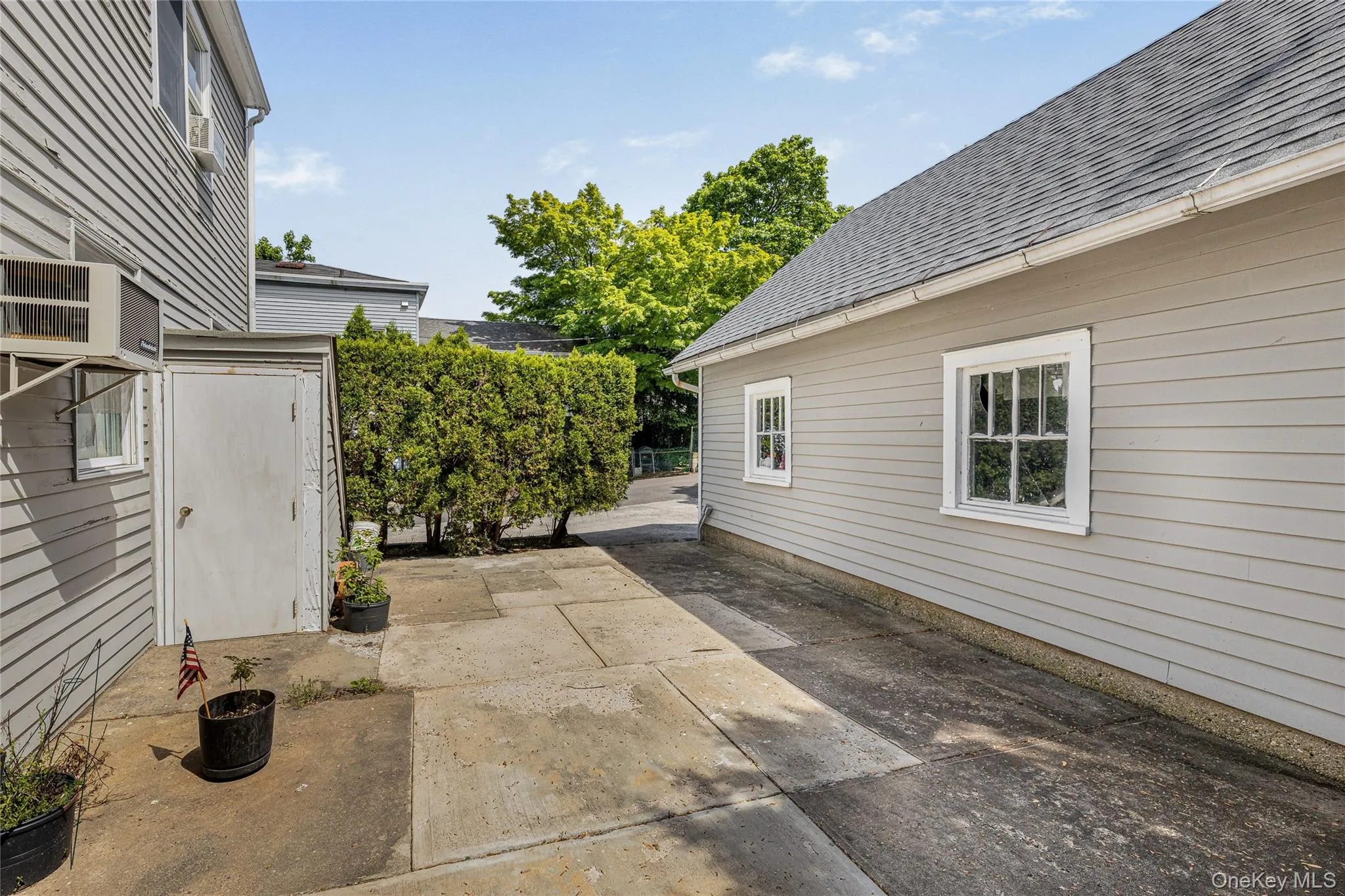 Backyard/Patio Backyard/Patio