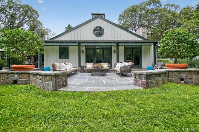 Outdoor living at its best. Outdoor living at its best.