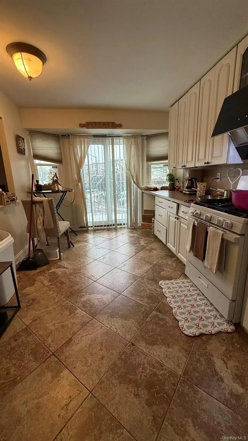 35 Gauldy Avenue, New York, NY, 3 Bedrooms Bedrooms, 6 Rooms Rooms,2 BathroomsBathrooms,Residential,For Rent,Gauldy,0,955740 35 Gauldy Avenue, New York, NY, 3 Bedrooms Bedrooms, 6 Rooms Rooms,2 BathroomsBathrooms,Residential,For Rent,Gauldy,0,955740