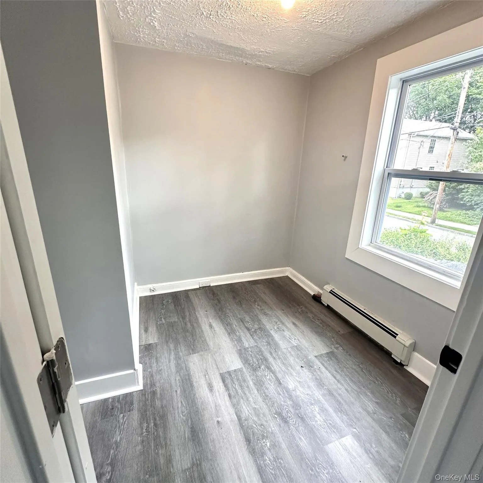 Small room suitable for home office, vinyl flooring and baseboard heating Small room suitable for home office, vinyl flooring and baseboard heating