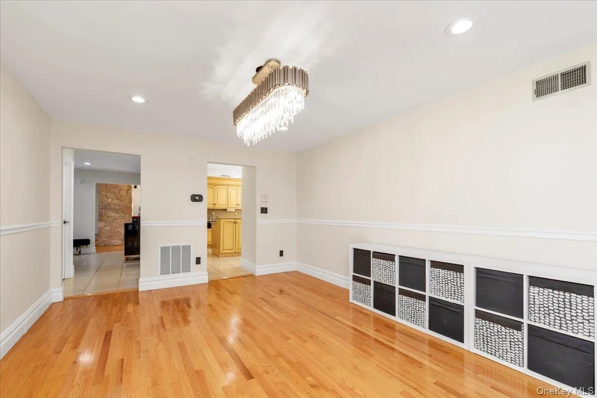 219 Carnation Drive, Babylon, NY, 6 Bedrooms Bedrooms, 10 Rooms Rooms,3 BathroomsBathrooms,Residential,For Rent,Carnation,0,955843 219 Carnation Drive, Babylon, NY, 6 Bedrooms Bedrooms, 10 Rooms Rooms,3 BathroomsBathrooms,Residential,For Rent,Carnation,0,955843