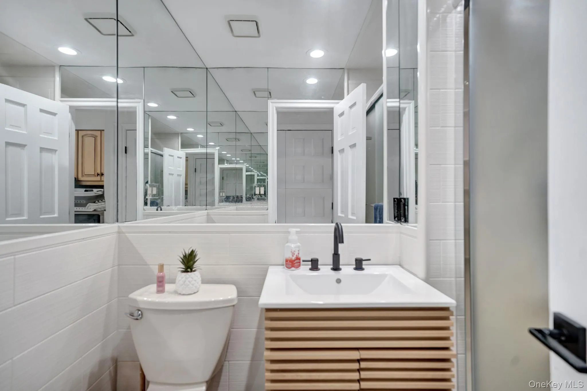 Full Bathroom 1st floor Full Bathroom 1st floor
