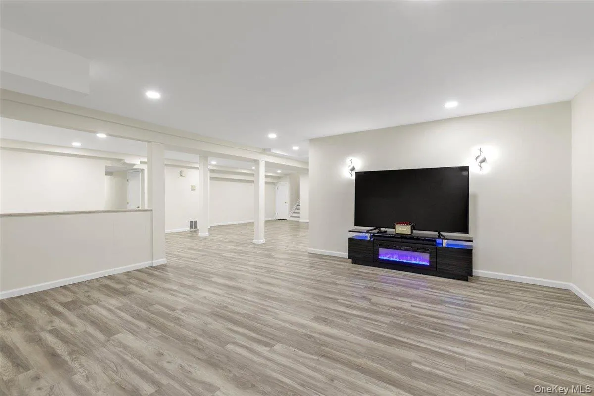 219 Carnation Drive, Babylon, NY, 6 Bedrooms Bedrooms, 10 Rooms Rooms,3 BathroomsBathrooms,Residential,For Rent,Carnation,0,955843 219 Carnation Drive, Babylon, NY, 6 Bedrooms Bedrooms, 10 Rooms Rooms,3 BathroomsBathrooms,Residential,For Rent,Carnation,0,955843