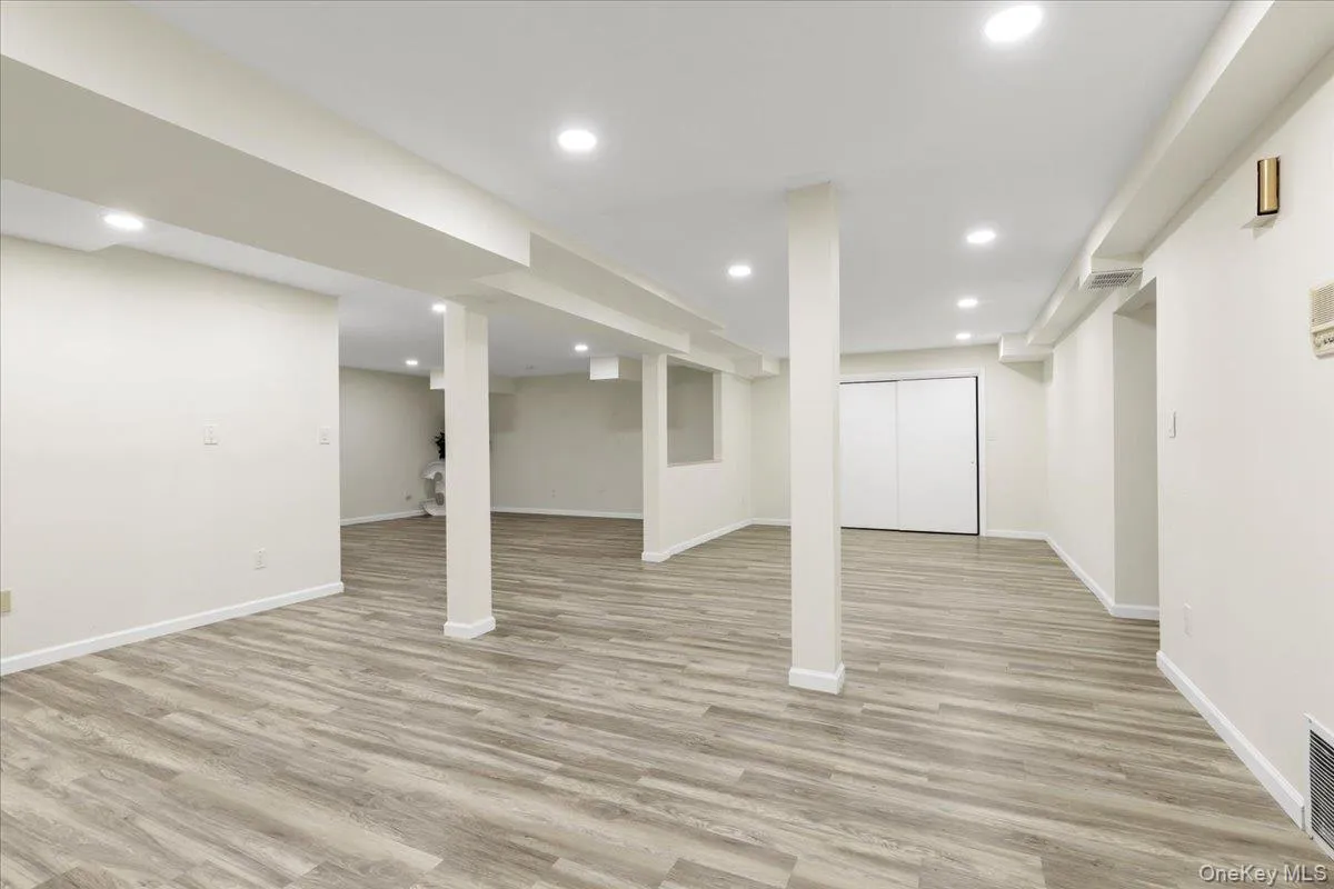 219 Carnation Drive, Babylon, NY, 6 Bedrooms Bedrooms, 10 Rooms Rooms,3 BathroomsBathrooms,Residential,For Rent,Carnation,0,955843 219 Carnation Drive, Babylon, NY, 6 Bedrooms Bedrooms, 10 Rooms Rooms,3 BathroomsBathrooms,Residential,For Rent,Carnation,0,955843