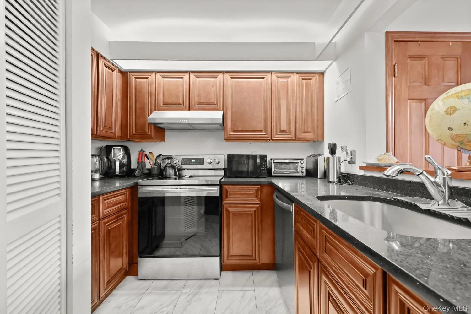 1465 Putnam Avenue, Greenwich, CT, 1 Bedroom Bedrooms, 5 Rooms Rooms,1 BathroomBathrooms,Residential Lease,Idx,Putnam,0,955856 1465 Putnam Avenue, Greenwich, CT, 1 Bedroom Bedrooms, 5 Rooms Rooms,1 BathroomBathrooms,Residential Lease,Idx,Putnam,0,955856