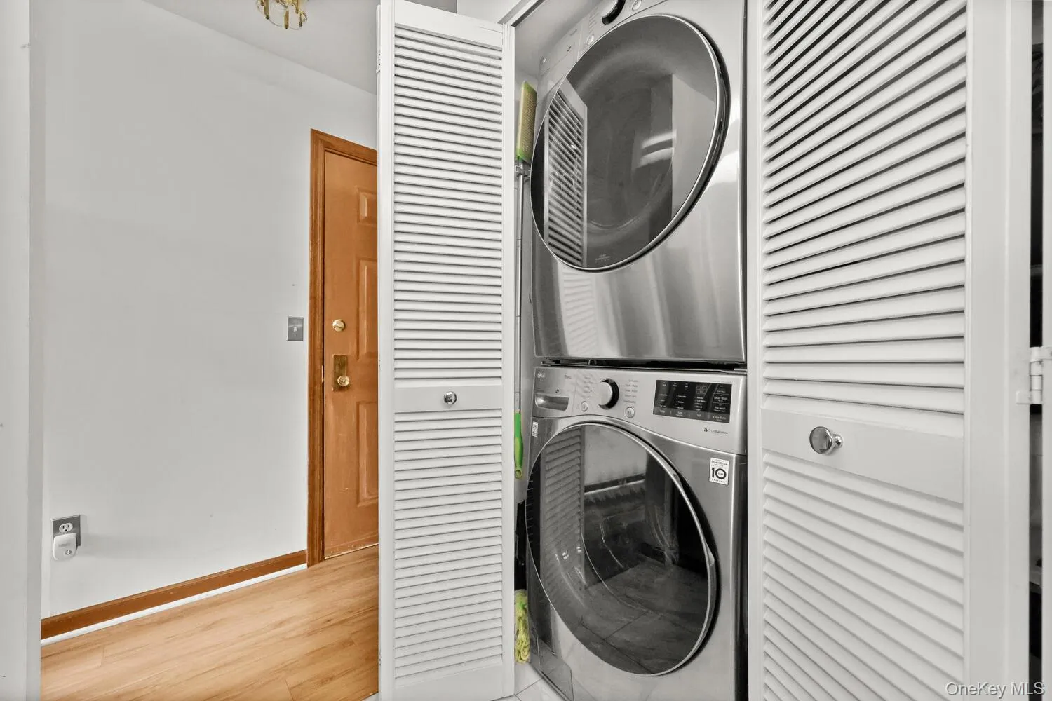 1465 Putnam Avenue, Greenwich, CT, 1 Bedroom Bedrooms, 5 Rooms Rooms,1 BathroomBathrooms,Residential Lease,Idx,Putnam,0,955856 1465 Putnam Avenue, Greenwich, CT, 1 Bedroom Bedrooms, 5 Rooms Rooms,1 BathroomBathrooms,Residential Lease,Idx,Putnam,0,955856