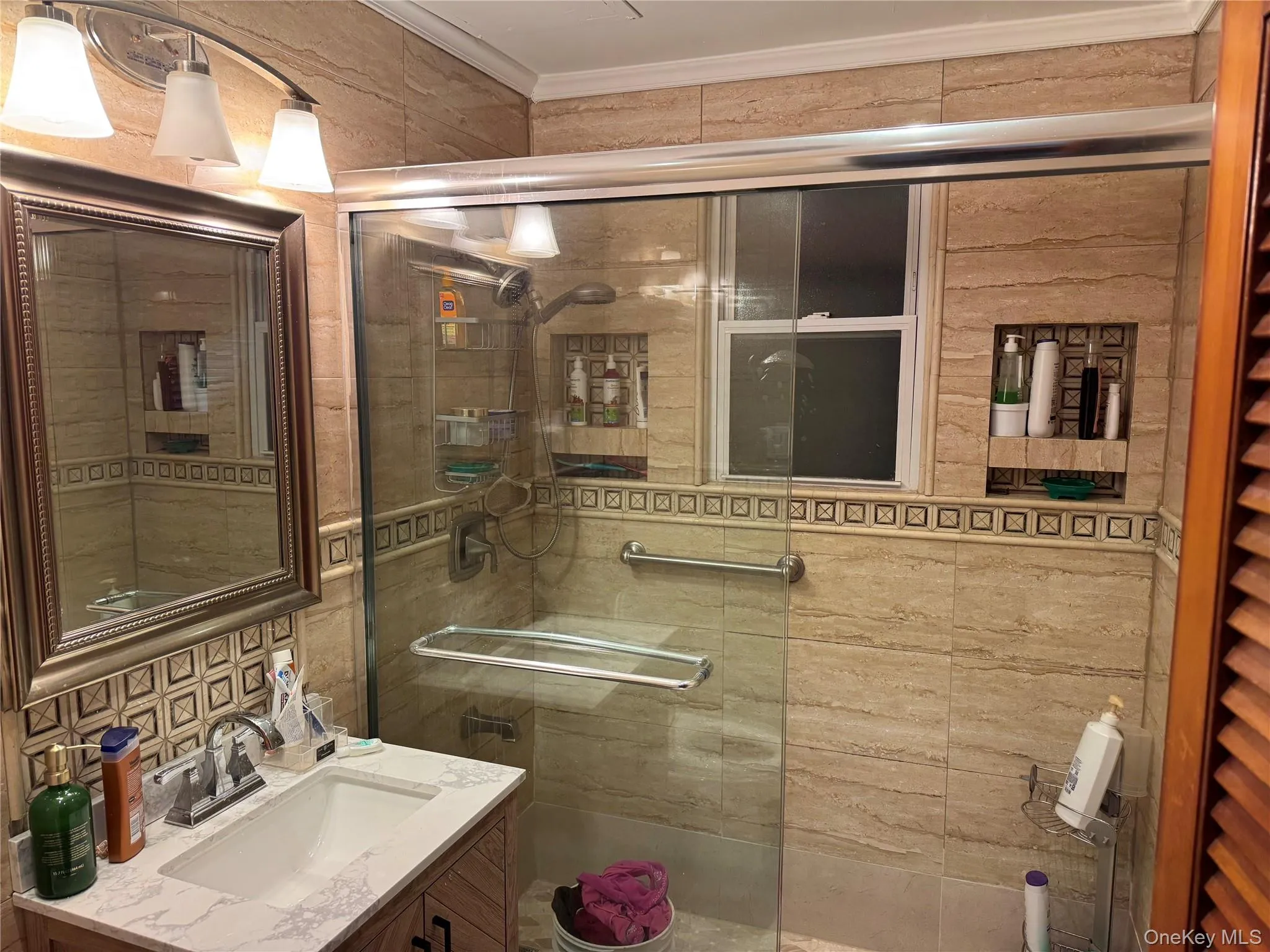 2 bathroom with standup shower 2 bathroom with standup shower