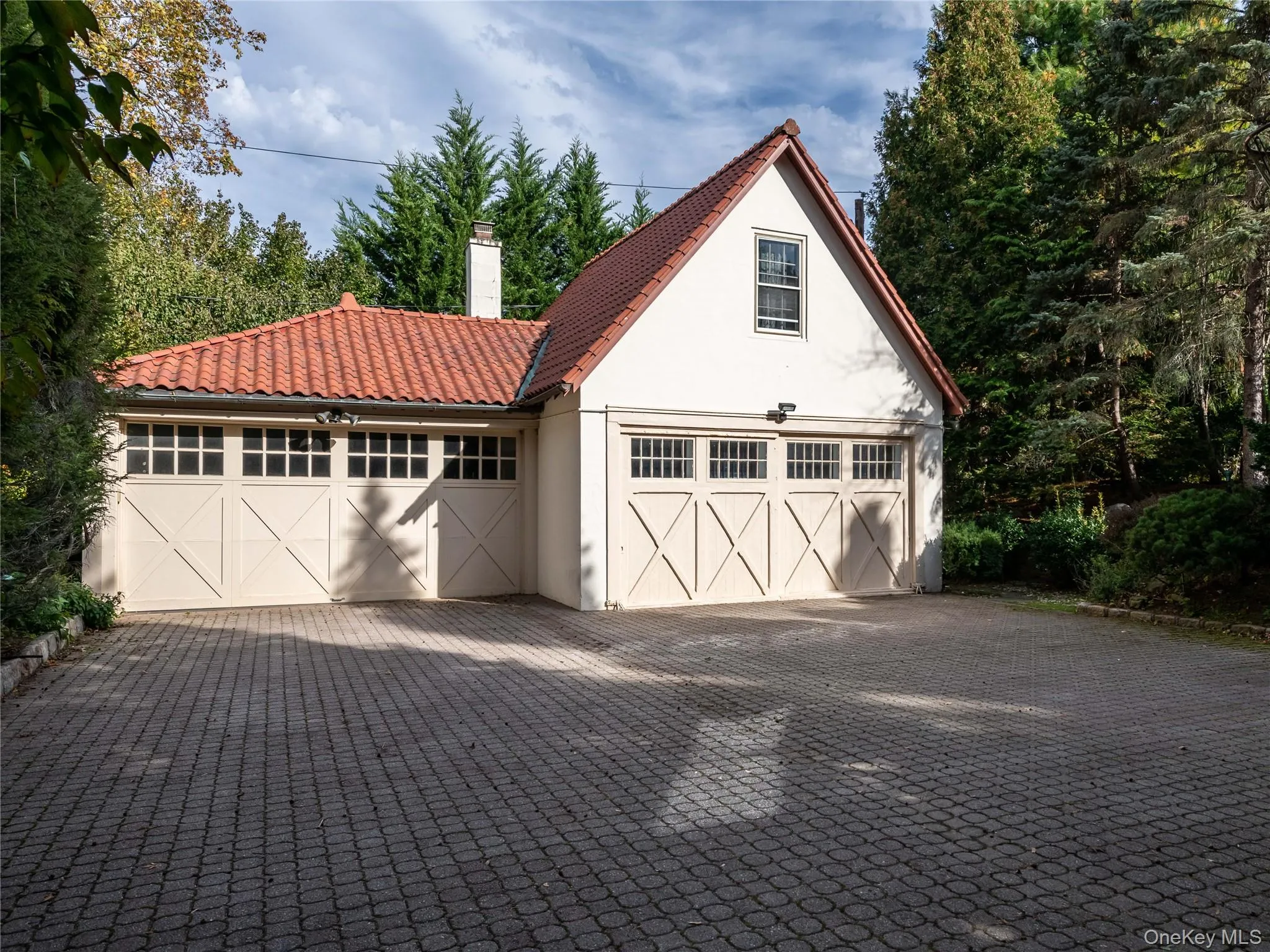 2 Car Garage and 1 Bedroom Apt 2 Car Garage and 1 Bedroom Apt