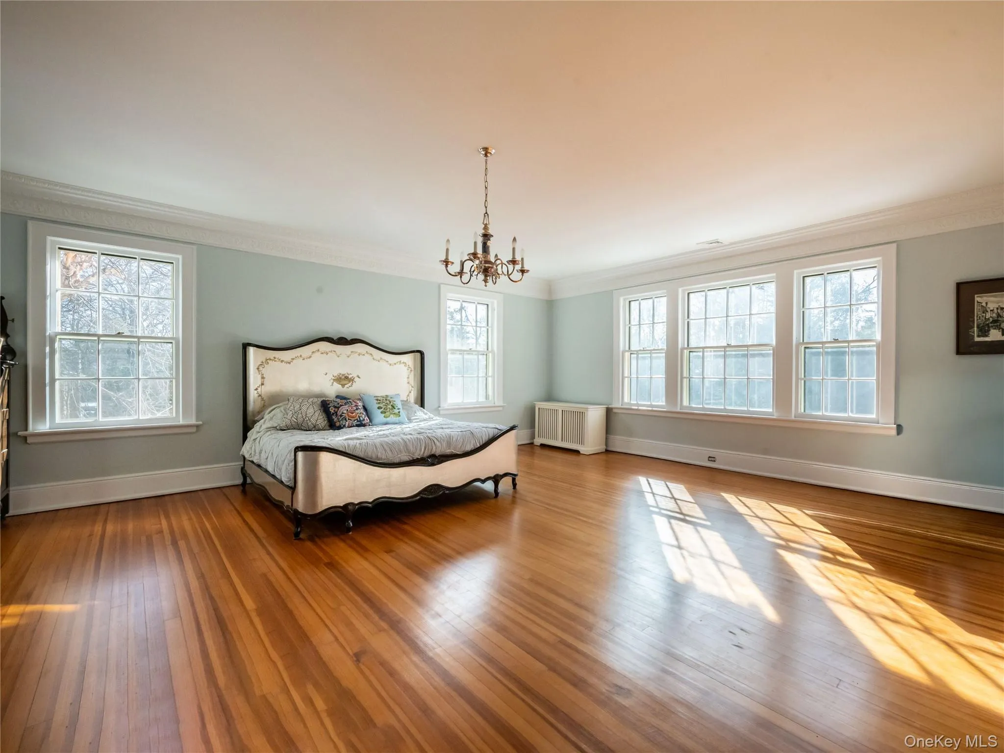 With Fireplace With Fireplace