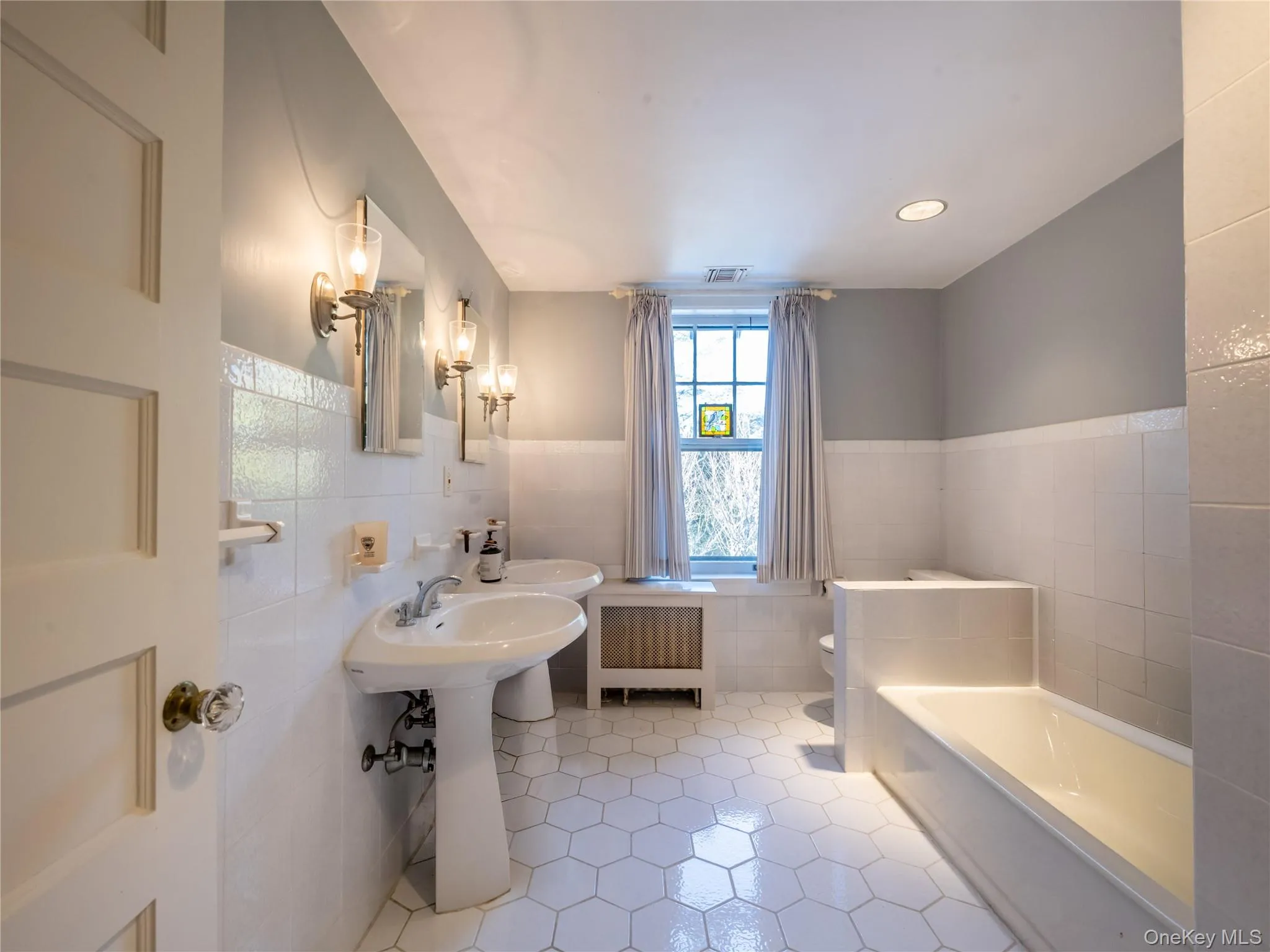 64 Plandome Court, North Hempstead, NY, 5 Bedrooms Bedrooms, 13 Rooms Rooms,4 BathroomsBathrooms,Residential Sale,For Rent,Plandome,0,955887 64 Plandome Court, North Hempstead, NY, 5 Bedrooms Bedrooms, 13 Rooms Rooms,4 BathroomsBathrooms,Residential Sale,For Rent,Plandome,0,955887