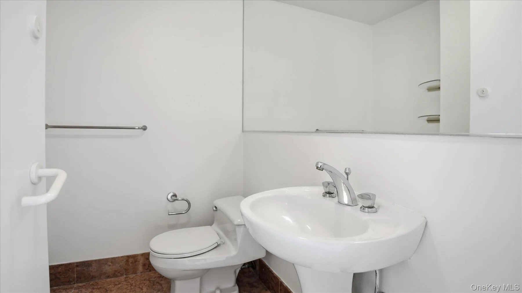 100 Cuttermill Road, North Hempstead, NY, 1 Bedroom Bedrooms, 4 Rooms Rooms,1 BathroomBathrooms,Residential Lease,For Rent,Cuttermill,0,955901 100 Cuttermill Road, North Hempstead, NY, 1 Bedroom Bedrooms, 4 Rooms Rooms,1 BathroomBathrooms,Residential Lease,For Rent,Cuttermill,0,955901