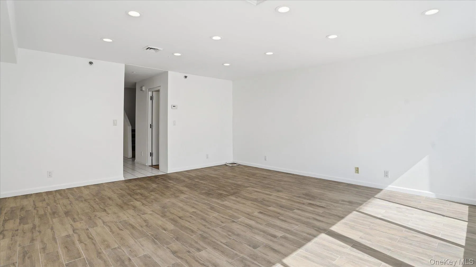 100 Cuttermill Road, North Hempstead, NY, 1 Bedroom Bedrooms, 4 Rooms Rooms,1 BathroomBathrooms,Residential Lease,For Rent,Cuttermill,0,955901 100 Cuttermill Road, North Hempstead, NY, 1 Bedroom Bedrooms, 4 Rooms Rooms,1 BathroomBathrooms,Residential Lease,For Rent,Cuttermill,0,955901