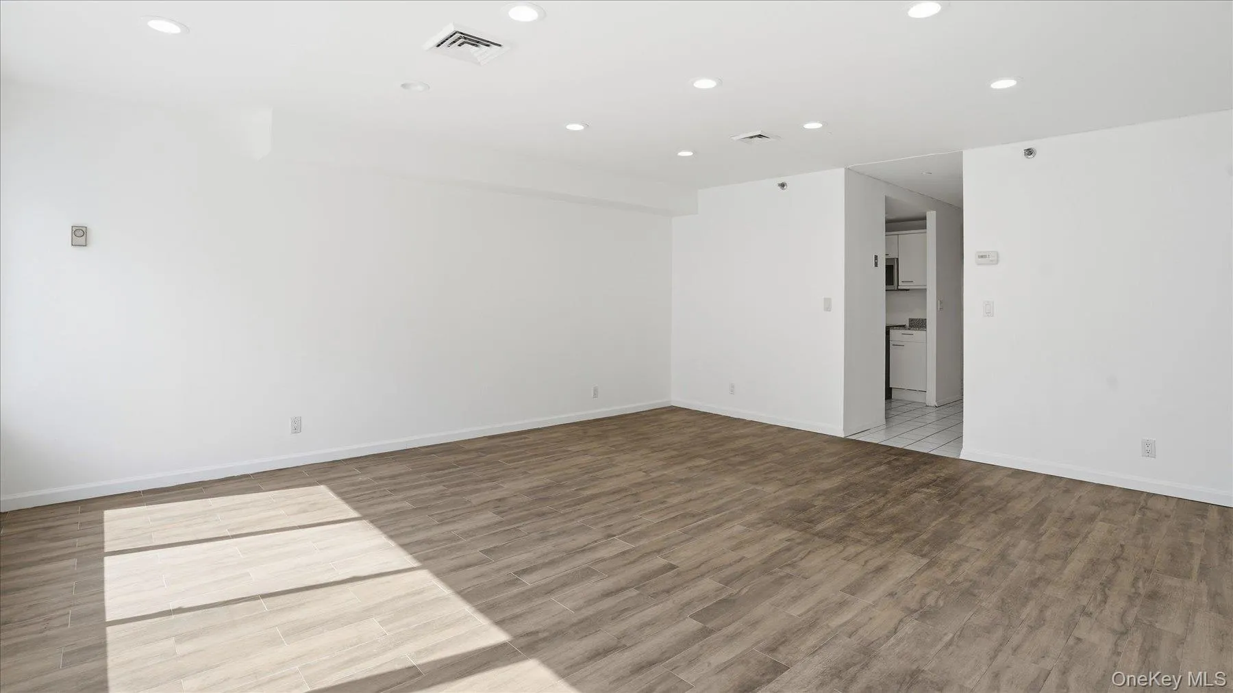 100 Cuttermill Road, North Hempstead, NY, 1 Bedroom Bedrooms, 4 Rooms Rooms,1 BathroomBathrooms,Residential Lease,For Rent,Cuttermill,0,955901 100 Cuttermill Road, North Hempstead, NY, 1 Bedroom Bedrooms, 4 Rooms Rooms,1 BathroomBathrooms,Residential Lease,For Rent,Cuttermill,0,955901