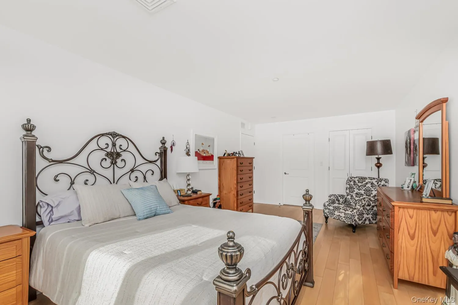 1490 Outlook Avenue, New York, NY, 2 Bedrooms Bedrooms, 6 Rooms Rooms,2 BathroomsBathrooms,Residential Sale,For Rent,Outlook,0,955911 1490 Outlook Avenue, New York, NY, 2 Bedrooms Bedrooms, 6 Rooms Rooms,2 BathroomsBathrooms,Residential Sale,For Rent,Outlook,0,955911