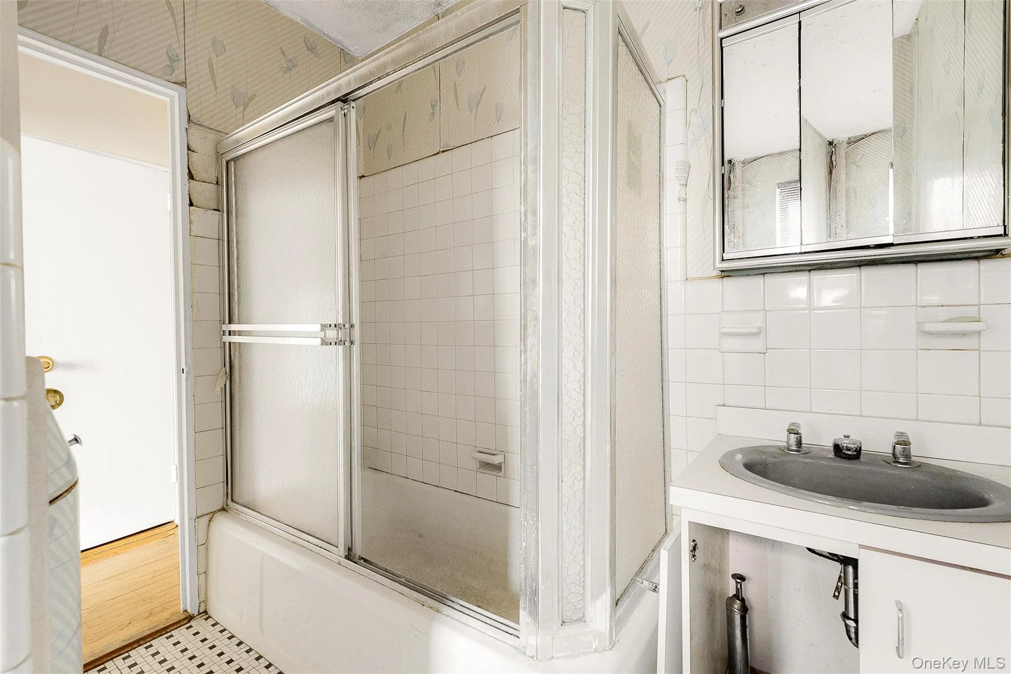 67-66 108th Street, New York, NY, 1 Bedroom Bedrooms, 4 Rooms Rooms,1 BathroomBathrooms,Residential,For Rent,108th,0,955927 67-66 108th Street, New York, NY, 1 Bedroom Bedrooms, 4 Rooms Rooms,1 BathroomBathrooms,Residential,For Rent,108th,0,955927