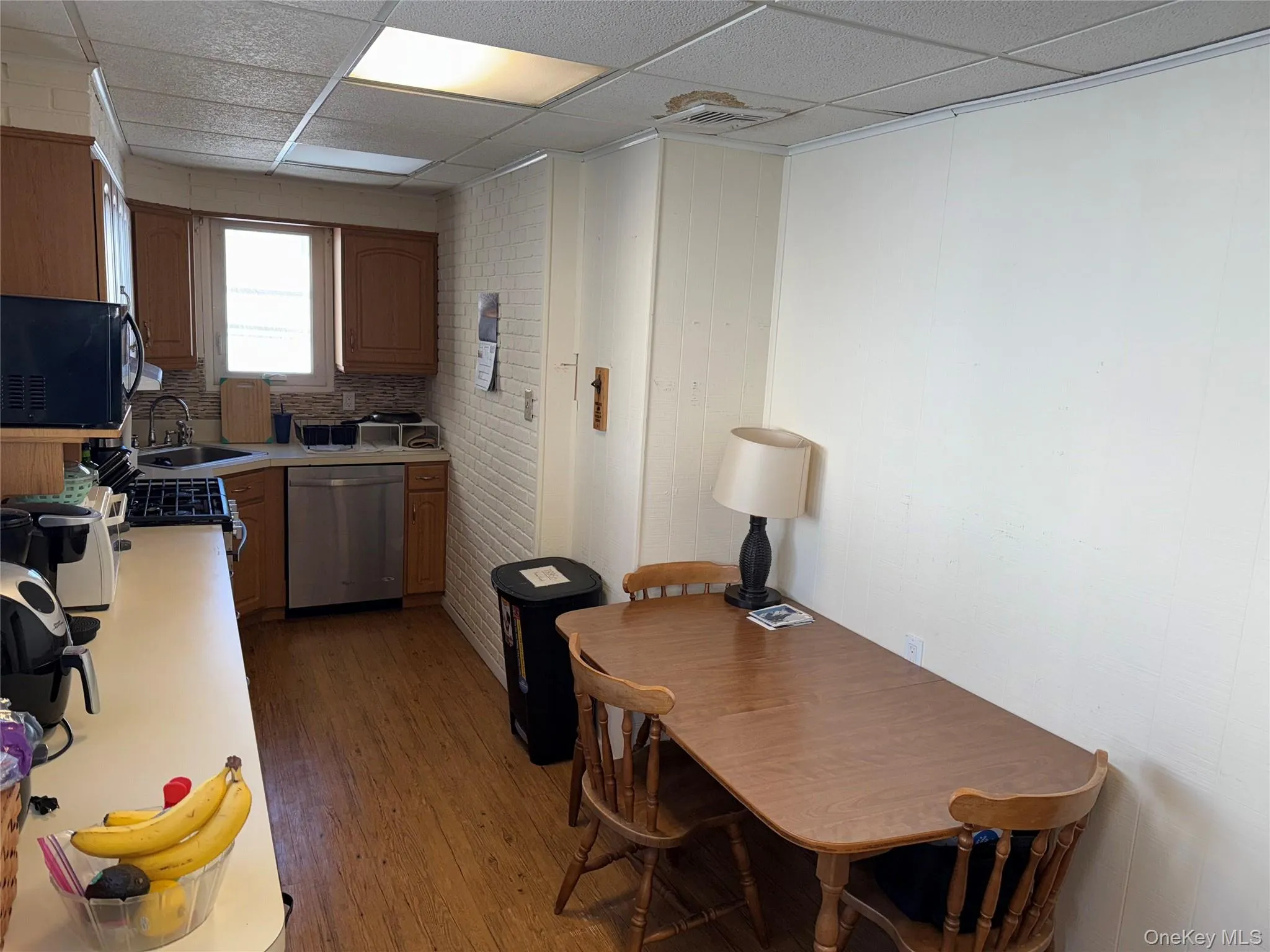 EIK view 1.Kitchen does have side entrance EIK view 1.Kitchen does have side entrance