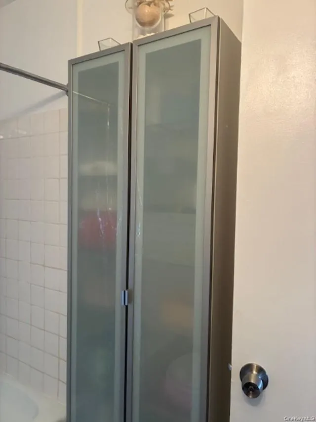 150-38 Union Turnpike, New York, NY, 2 Rooms Rooms,1 BathroomBathrooms,Residential Lease,For Rent,Union,0,955965 150-38 Union Turnpike, New York, NY, 2 Rooms Rooms,1 BathroomBathrooms,Residential Lease,For Rent,Union,0,955965