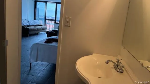 150-38 Union Turnpike, New York, NY, 2 Rooms Rooms,1 BathroomBathrooms,Residential Lease,For Rent,Union,0,955965 150-38 Union Turnpike, New York, NY, 2 Rooms Rooms,1 BathroomBathrooms,Residential Lease,For Rent,Union,0,955965