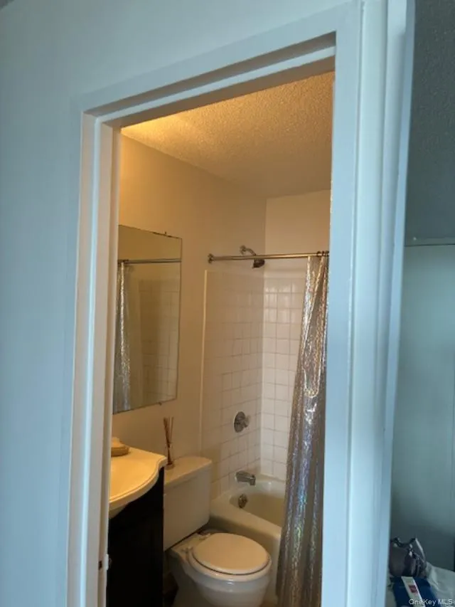 150-38 Union Turnpike, New York, NY, 2 Rooms Rooms,1 BathroomBathrooms,Residential Lease,For Rent,Union,0,955965 150-38 Union Turnpike, New York, NY, 2 Rooms Rooms,1 BathroomBathrooms,Residential Lease,For Rent,Union,0,955965