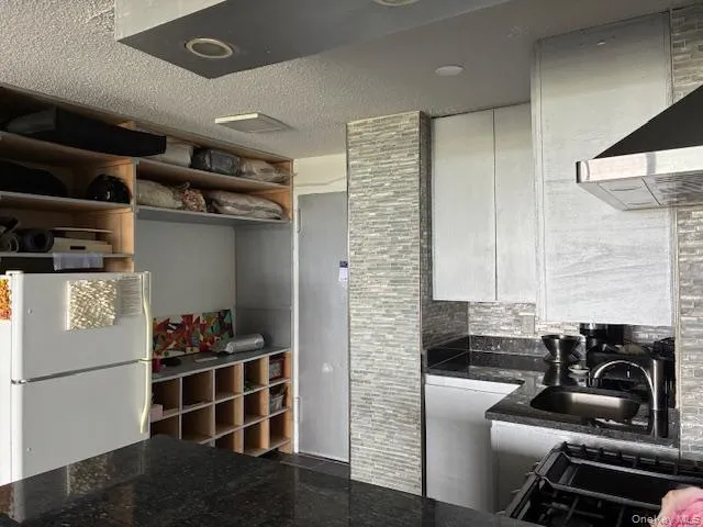 150-38 Union Turnpike, New York, NY, 2 Rooms Rooms,1 BathroomBathrooms,Residential Lease,For Rent,Union,0,955965 150-38 Union Turnpike, New York, NY, 2 Rooms Rooms,1 BathroomBathrooms,Residential Lease,For Rent,Union,0,955965