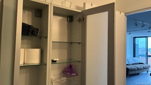 150-38 Union Turnpike, New York, NY, 2 Rooms Rooms,1 BathroomBathrooms,Residential Lease,For Rent,Union,0,955965 150-38 Union Turnpike, New York, NY, 2 Rooms Rooms,1 BathroomBathrooms,Residential Lease,For Rent,Union,0,955965