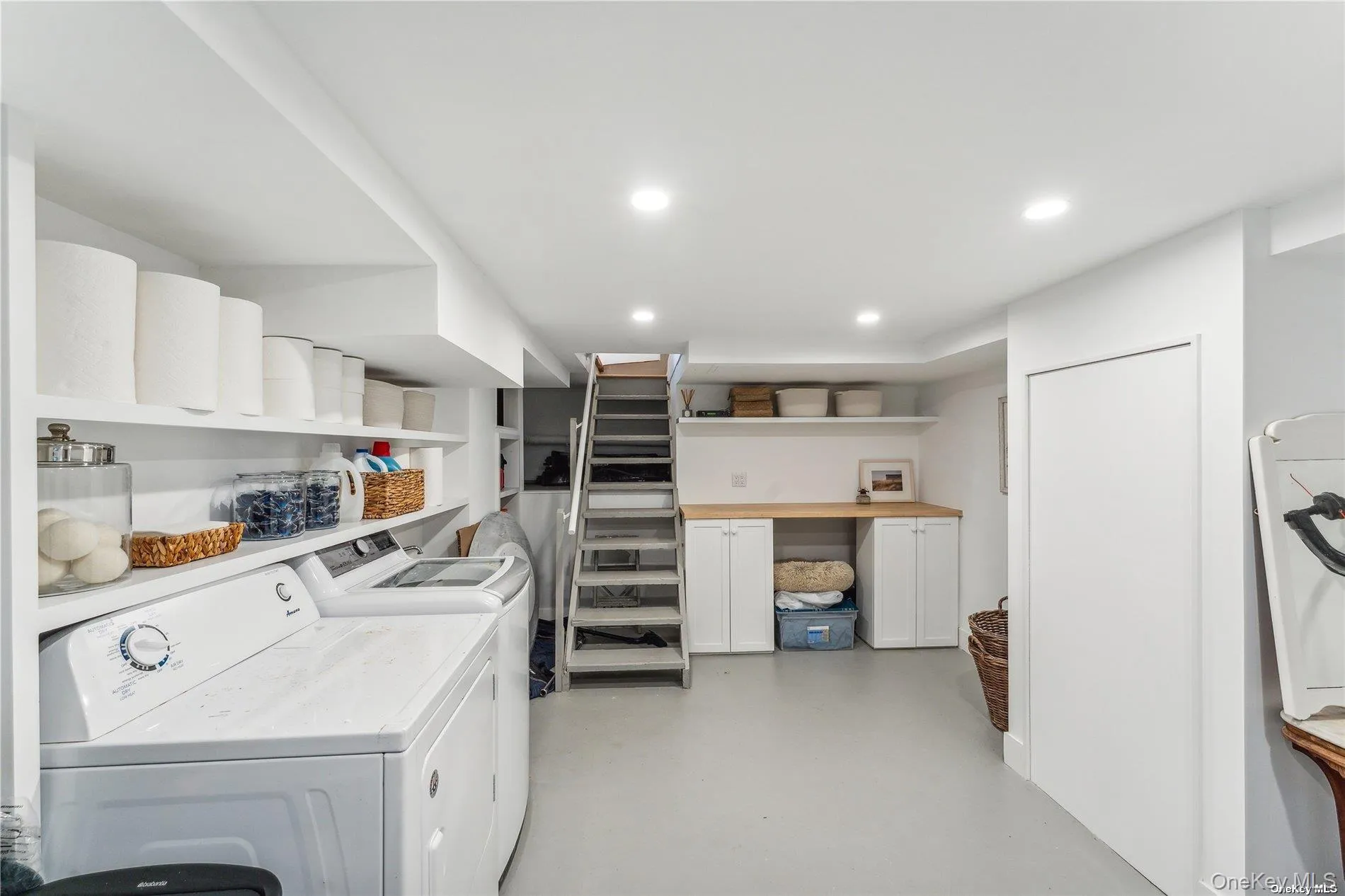 689 Main Street, Southampton, NY, 2 Bedrooms Bedrooms, 5 Rooms Rooms,2 BathroomsBathrooms,Residential Lease,For Rent,Main,0,955979 689 Main Street, Southampton, NY, 2 Bedrooms Bedrooms, 5 Rooms Rooms,2 BathroomsBathrooms,Residential Lease,For Rent,Main,0,955979